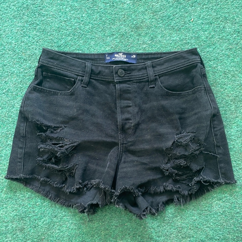 Hollister Curvy High-Rise Mom Jean Shorts : Size 7/28 (accurate)